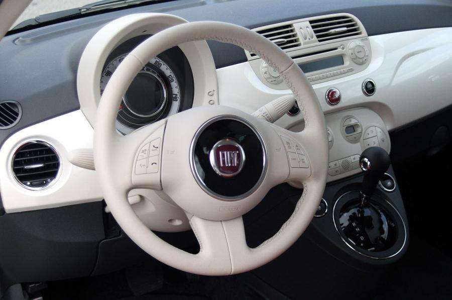  Fiat 500C 2012 года  (фото 25 из 98)